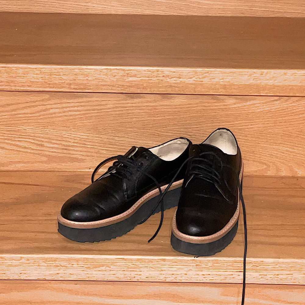 Shoes in size 6.5